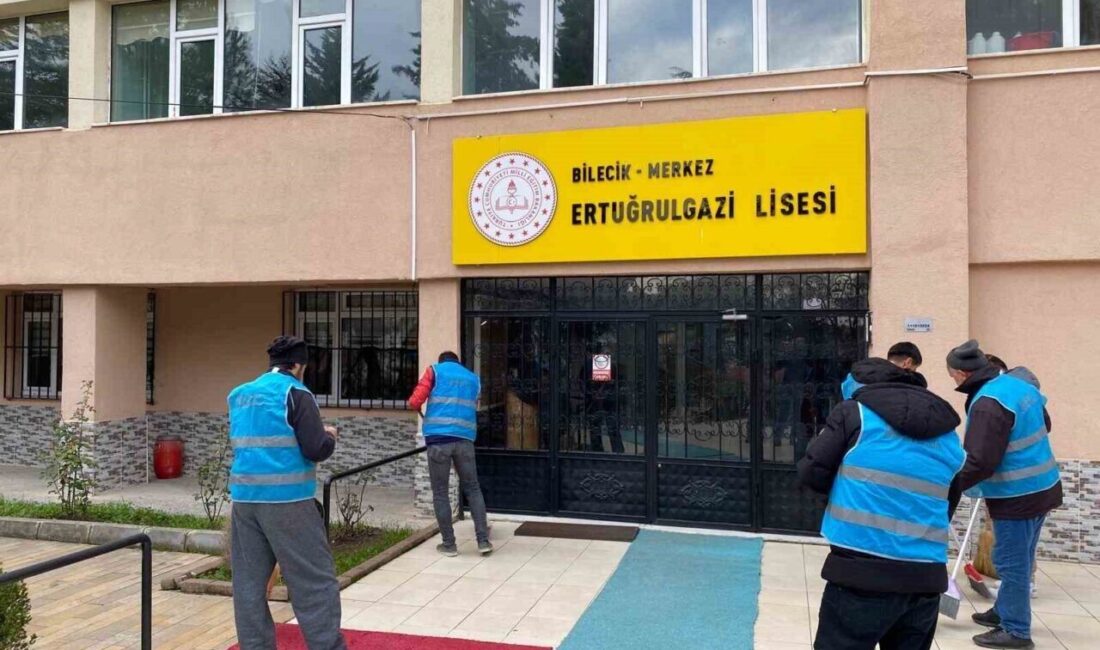Bilecik’te Denetimli Serbestlik Yükümlüleri Okullarda Temizlik Çalışmaları Yürüttü Bilecik’teki denetimli serbestlik yükümlüleri, öğrenci tatilindeyken okullarda temizlik ve bakım