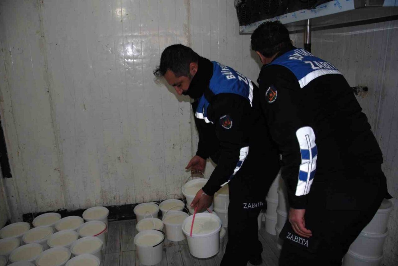 Şanlıurfa Büyükşehir Belediyesi zabıta ekipleri, Ramazan öncesi gerçekleştirdiği denetimlerde Emniyet