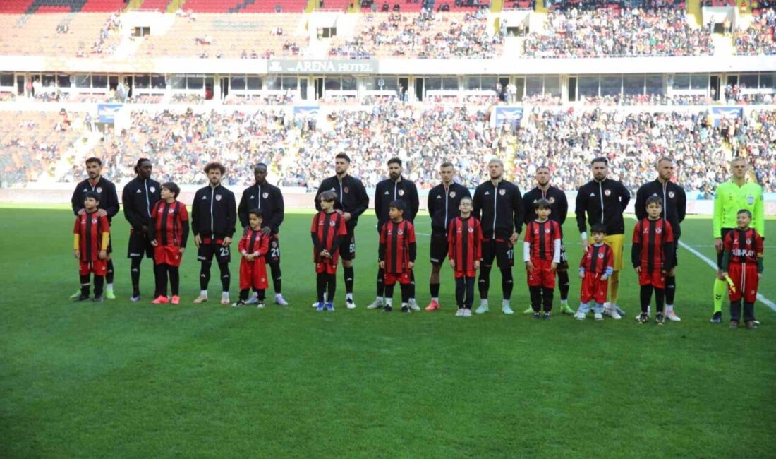 Gaziantep FK ve Fenerbahçe, Ziraat Türkiye Kupası B Grubu 3. haftasında buluştu, ilk bölümde Fenerbahçe 2-0 önde. Ziraat Türkiye Kupası B Grubu'nda Gaziantep FK, Fenerbahçe'yi ağırlıyor. İlk