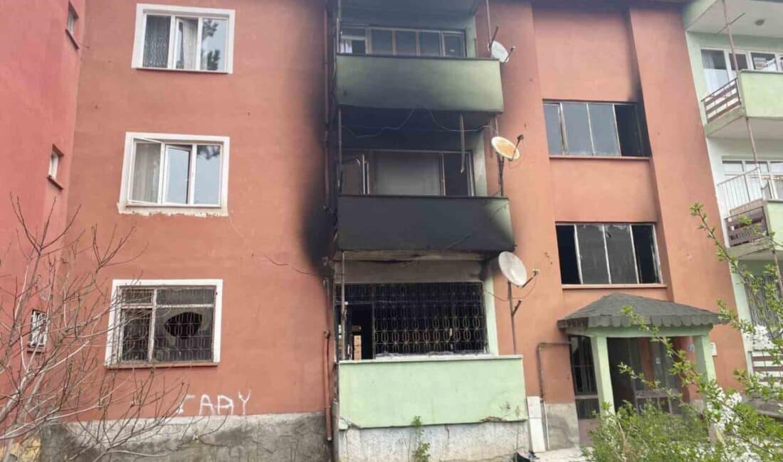 Çorum’daki yangında hayatını kaybeden gencin akrabaları tutuklandı Çorum'da bir evde çıkan yangında 19 yaşındaki Doğan Çördük hayatını