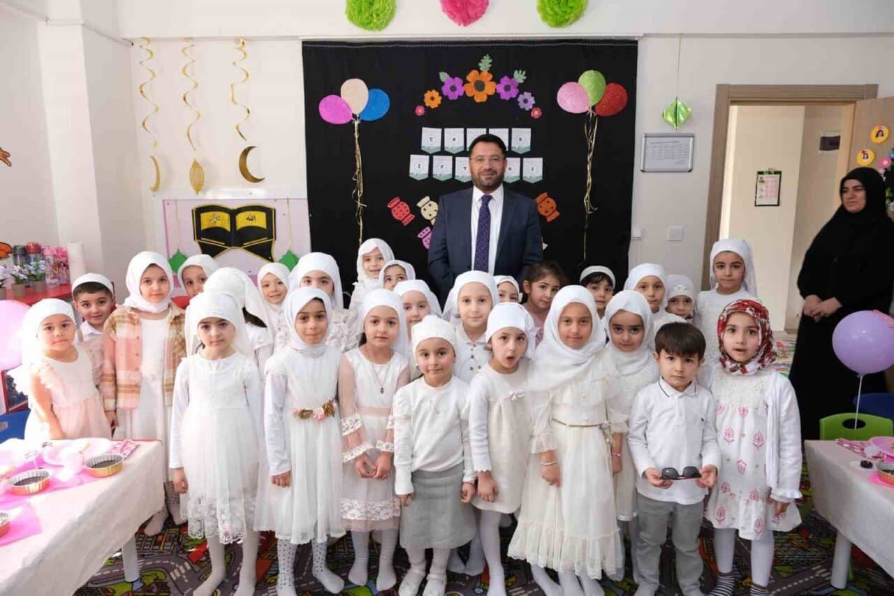 Erzincan'daki Mehmet Aydın Kur’ân Kursu'nda 4-6 yaş grubu çocuklar tekne
