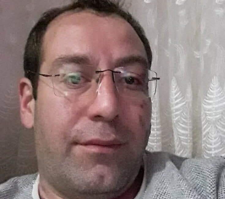 Alaca’da Kalp Krizi Sonucu Hayatını Kaybeden 43 Yaşındaki Baba Sevenlerini Üzüntüye Boğdu Çorum'un Alaca ilçesinde yaşayan 43 yaşındaki evli ve 4 çocuk