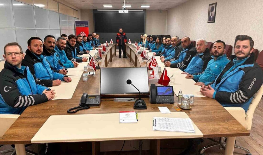 Düzce Üniversitesi DARK Ekibi, Arama Kurtarma Eğitimi ile Yetkinliklerini Artırdı Düzce Üniversitesi'nin Afet ve Acil Durum Arama Kurtarma Birimi (DARK),