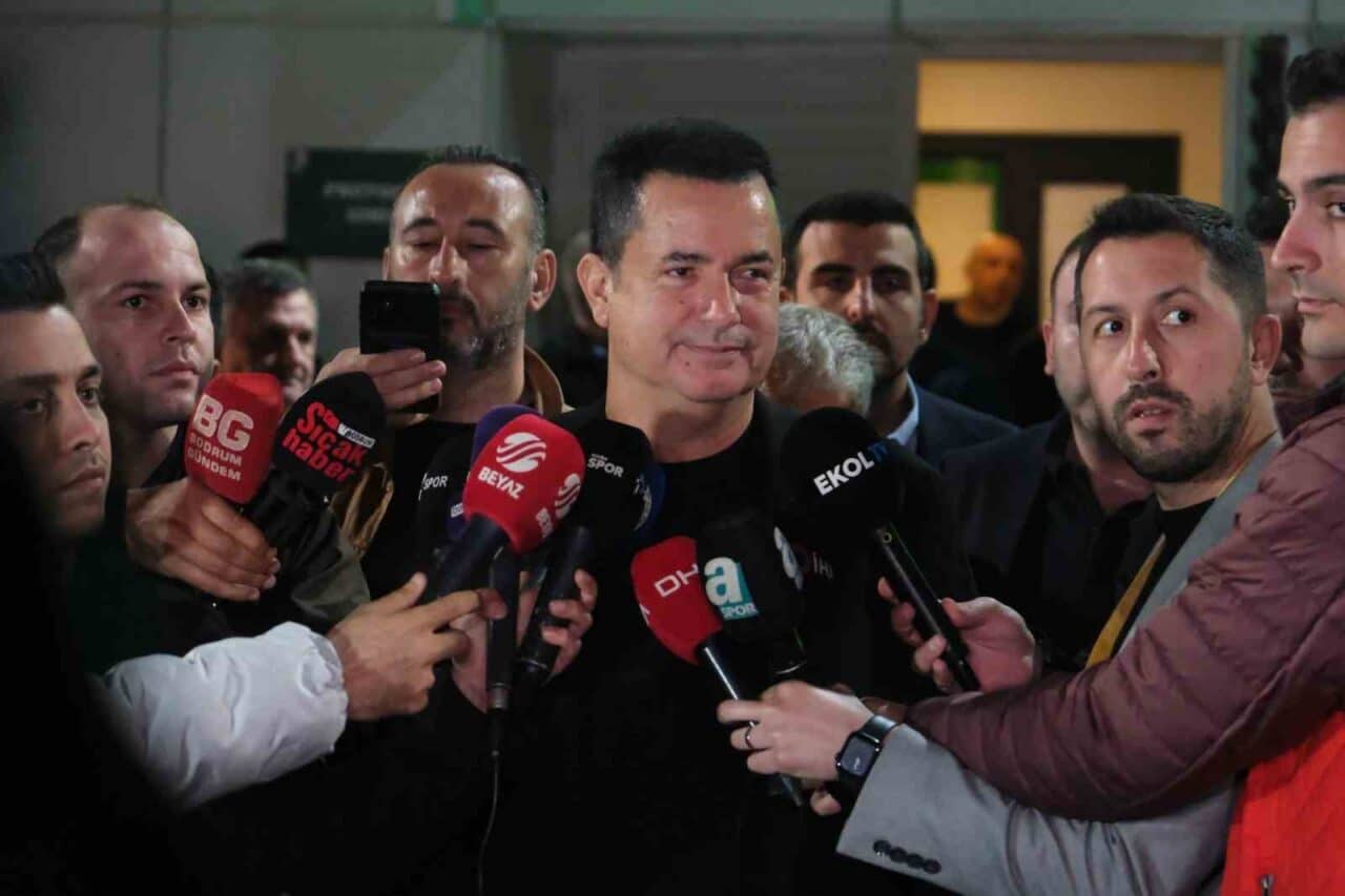 Fenerbahçe Asbaşkanı Acun Ilıcalı, Bodrum FK karşılaşmasının ardından yabancı hakem