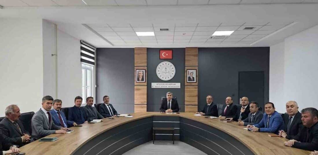 Afyonkarahisar’da Eğitimde Kalite Artışı İçin Toplantı Düzenlendi Afyonkarahisar İl Milli Eğitim Müdürü Miraç Sünnetci, şube ve ilçe
