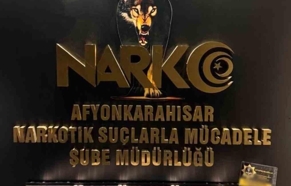 Afyonkarahisar’da uyuşturucu operasyonu: 615 hap ele geçirildi, bir kişi tutuklandı Afyonkarahisar Emniyet Müdürlüğü, uyuşturucu haplarla ilgili operasyon düzenleyerek 615 hap