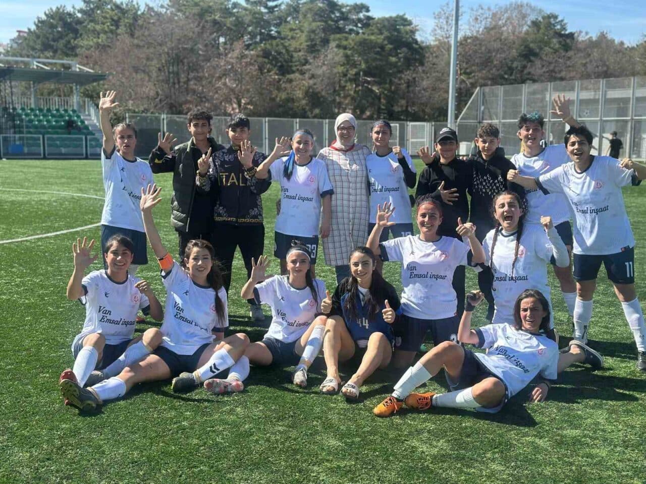 Ağrı Aile ve Sosyal Politikalar Gençlik ve Spor Kulübü Kadın