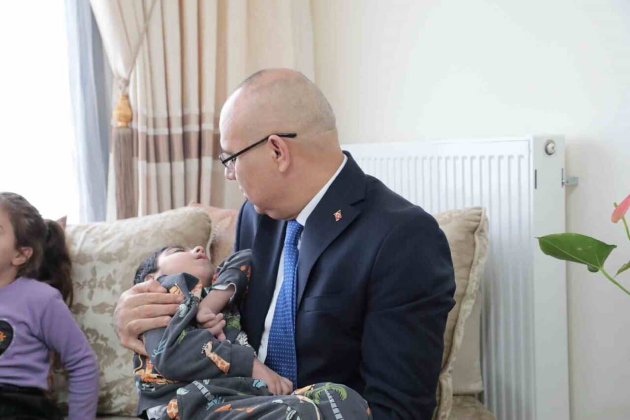Ağrı Valisi Mustafa Koç ve eşi Neslihan Gül Koç, Dünya