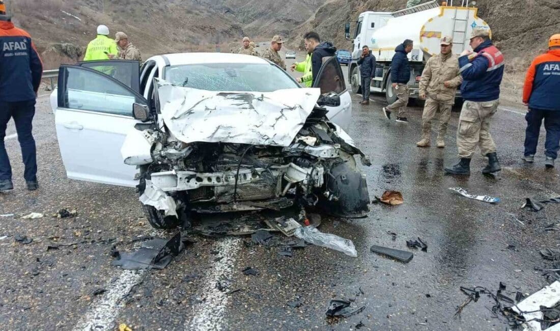 Ağrı’da meydana gelen trafik kazasında bir kişi hayatını kaybederken, 5 kişi ve bir bebek yaralandı Ağrı'nın Eleşkirt ilçesinde hafif ticari araç ile otomobilin çarpışması sonucu