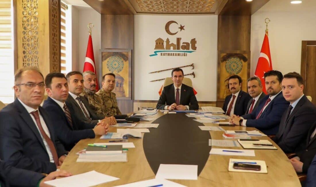Bitlis’te Ahıska Türkleri İçin İskân Komisyonu Toplantısı Yapıldı Bitlis Valisi Ahmet Karakaya öncülüğünde yapılan toplantıda, Ahlat’taki Ahıska Türklerinin