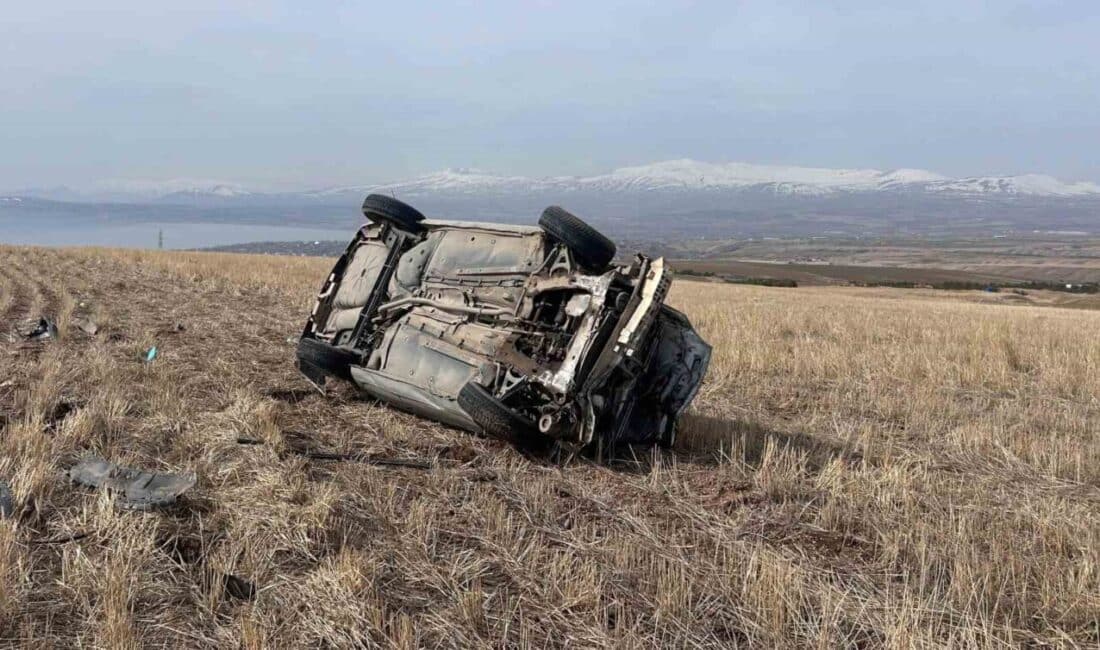 Ahlat’ta meydana gelen trafik kazasında bir kişi yaralandı, olayla ilgili soruşturma başlatıldı. Bitlis'in Ahlat ilçesinde G.S. yönetimindeki araç, Tunus Mahallesi'nde devrildi. Kazada