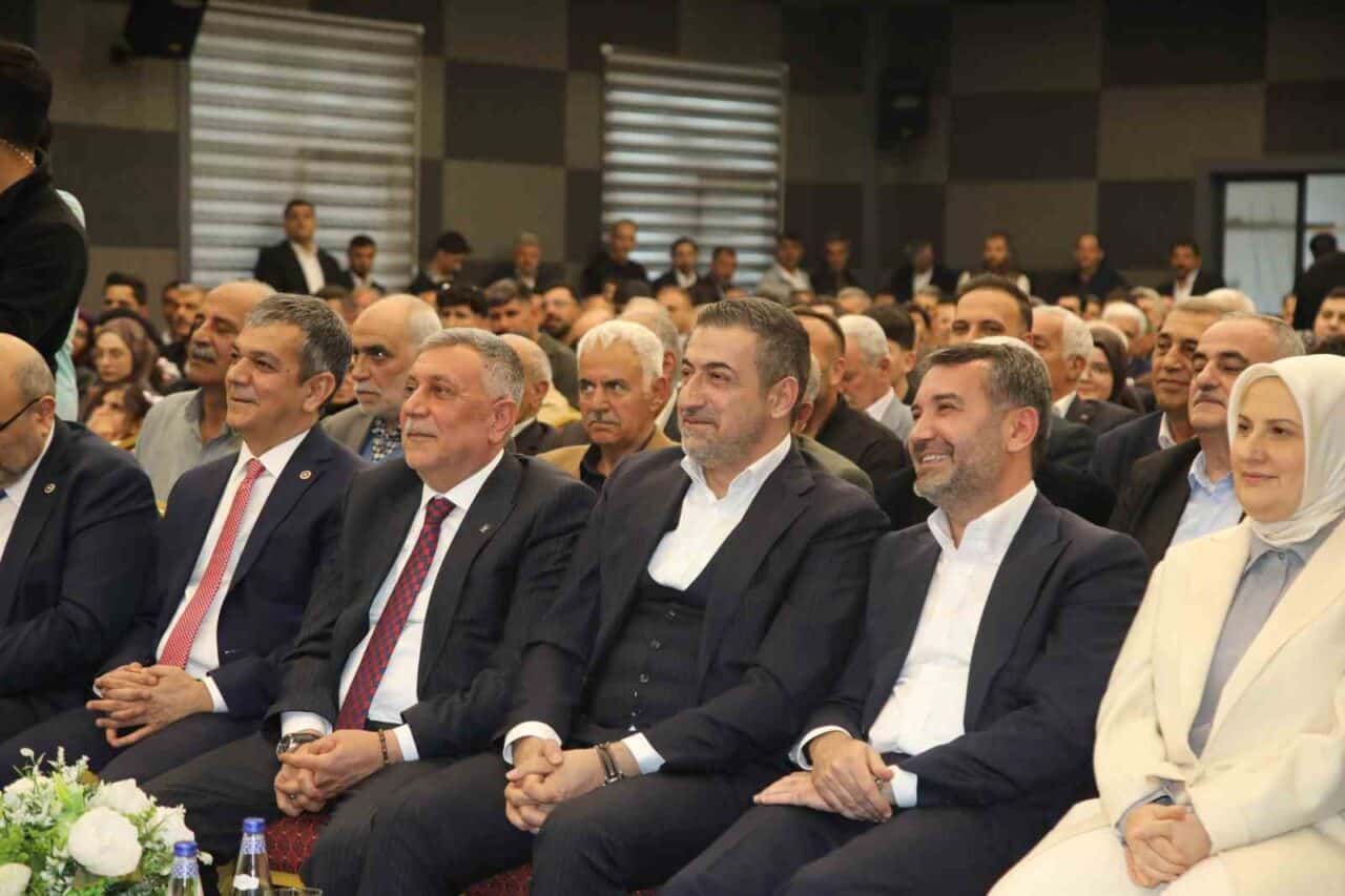 AK Parti Elazığ İl Teşkilatı, bayramlaşma etkinliği düzenledi. Belediye Başkanı