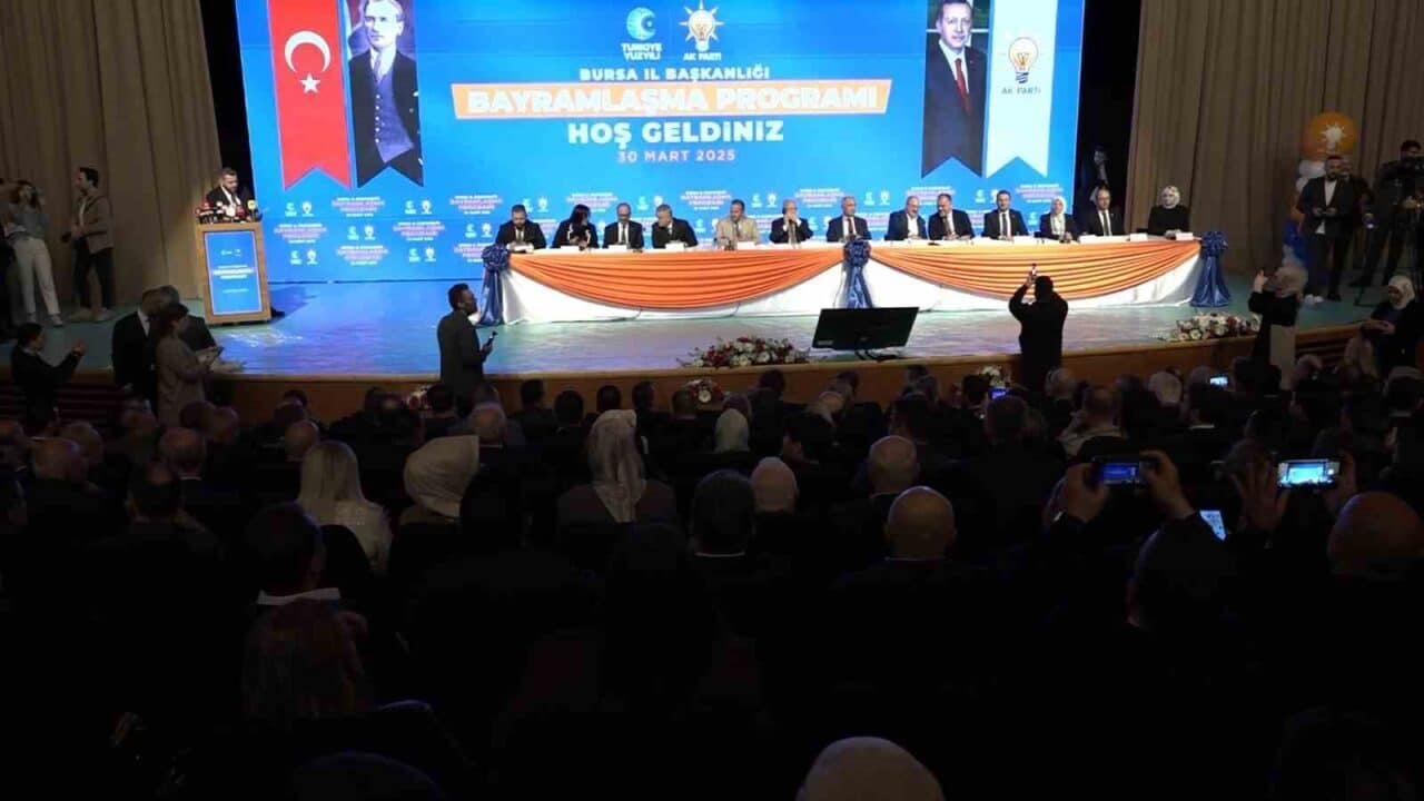 AK Parti Genel Başkan Vekili Efkan Ala, yolsuzluğun üzerinin kapatıldığını