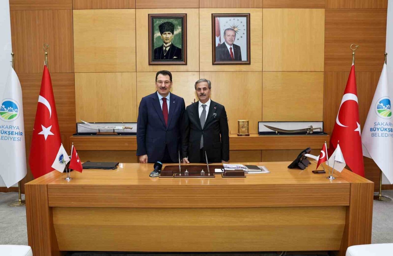 AK Parti Genel Başkan Yardımcısı Ali İhsan Yavuz, Büyükşehir Belediyesi'ni