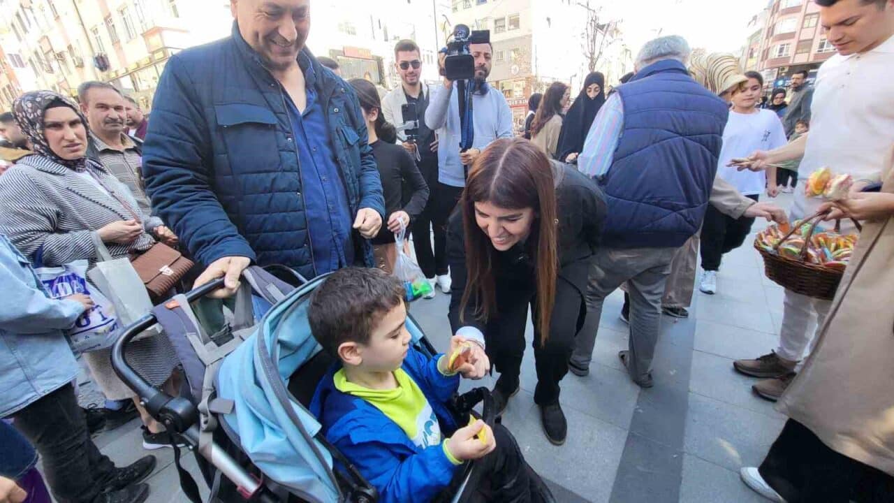 AK Parti İstanbul Milletvekili Derya Ayaydın, Ramazan Bayramı öncesi Zeytinburnu'nda