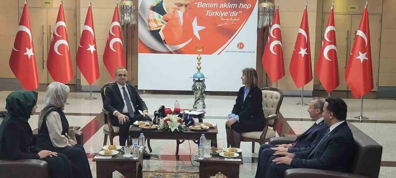 AK Parti heyeti, MHP Genel Merkezi'ni ziyaret ederek bayram tebriklerinde