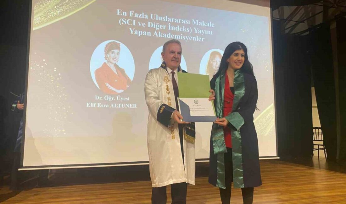 Kocaeli Sağlık ve Teknoloji Üniversitesi’nde Akademik Giysi Töreni Coşkuyla Gerçekleşti Kocaeli Sağlık ve Teknoloji Üniversitesi'nde (KOSTÜ) düzenlenen 2. Akademik Giysi