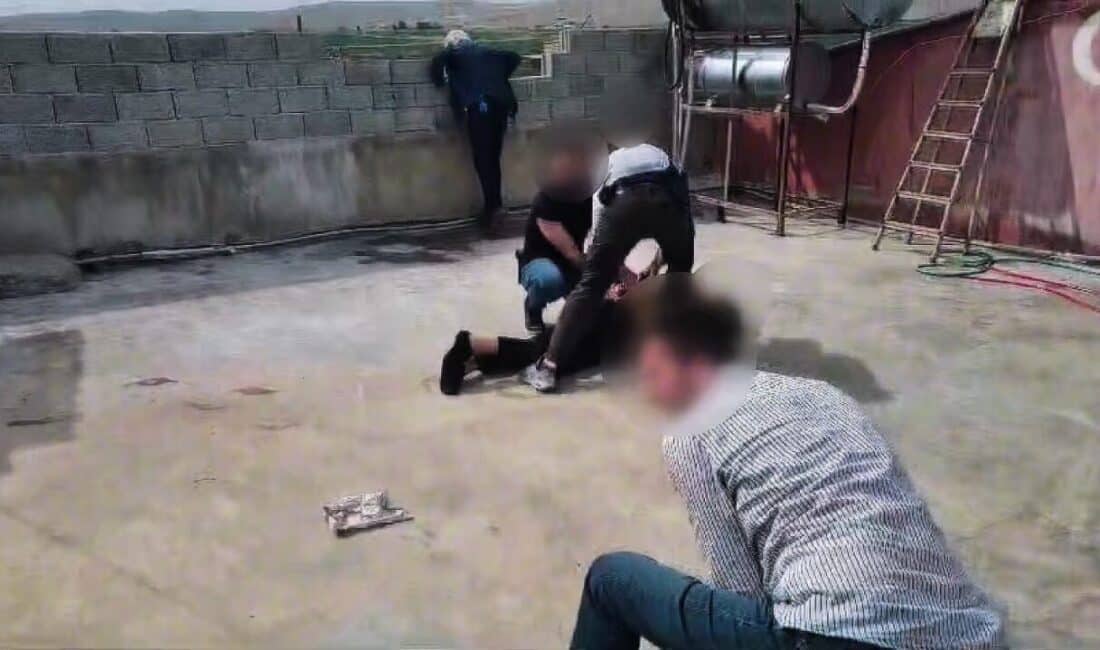 Şanlıurfa'nın Akçakale ilçesinde, 5 şüphelinin iletişim yoluyla 29 kişiyi dolandırarak