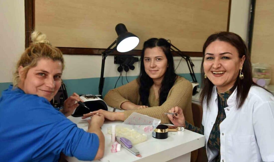 Antalya Kepez Meslek Eğitim Kursları (AKMEK), güzellik uzmanı yetiştirmek için