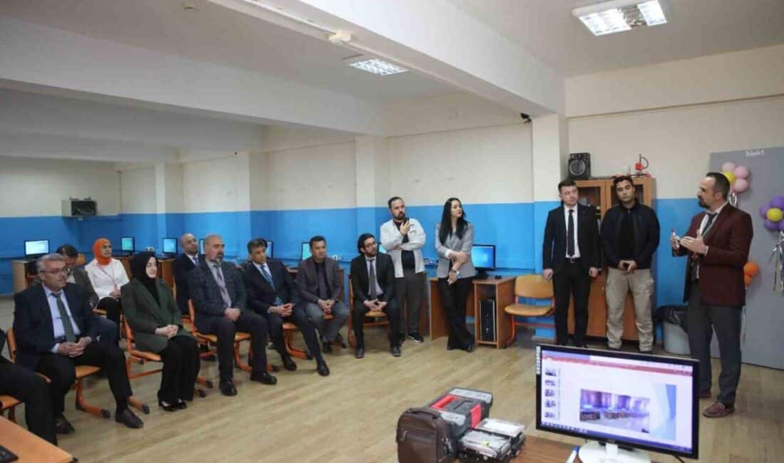 Akyurt’ta Bilgisayar Laboratuvarı Açıldı: Eğitimde Fırsat Eşitliği İçin Önemli Bir Adım Akyurt'ta TOKİ Ortaokulu'nda yeni bir bilgisayar laboratuvarı açıldı. Akyurt İlçe