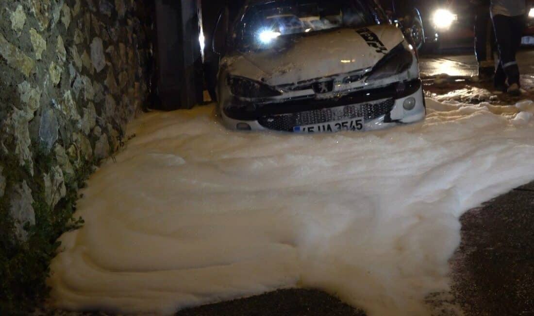 Alanya’da Park Halindeki Araç Alev Alev Yandı, Kullanılamaz Hale Geldi Alanya'da park halindeki 45 UA 3545 plakalı Peugeot marka otomobil