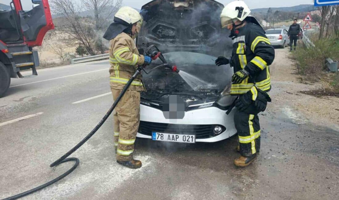 Safranbolu’da Seyir Halindeki Araç Alev Aldı, İtfaiye Ekibi Hızla Müdahale Etti Safranbolu'da Yaşar Çağrı Öztürk'ün kullandığı otomobil, seyir halindeyken motor kısmından