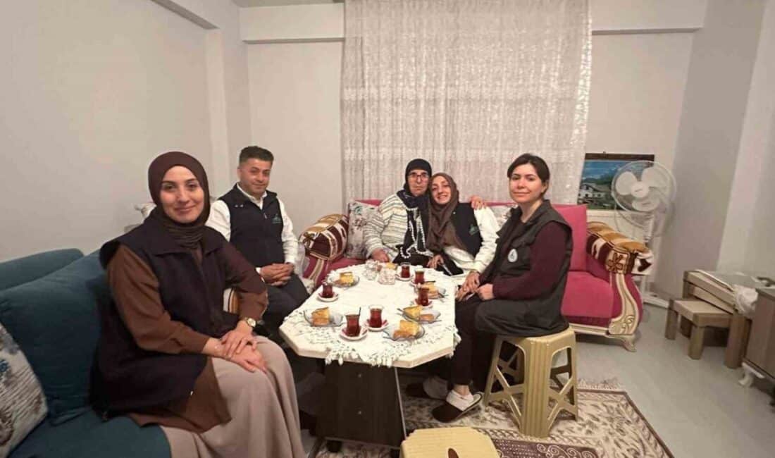 Alo Evlat Sağlık Kulübü, Ramazan’da Büyükleri İftar Sofralarında Unutmuyor Kartepe Belediyesi'nin Alo Evlat Sağlık Kulübü, Ramazan'da büyükleri yalnız bırakmıyor.