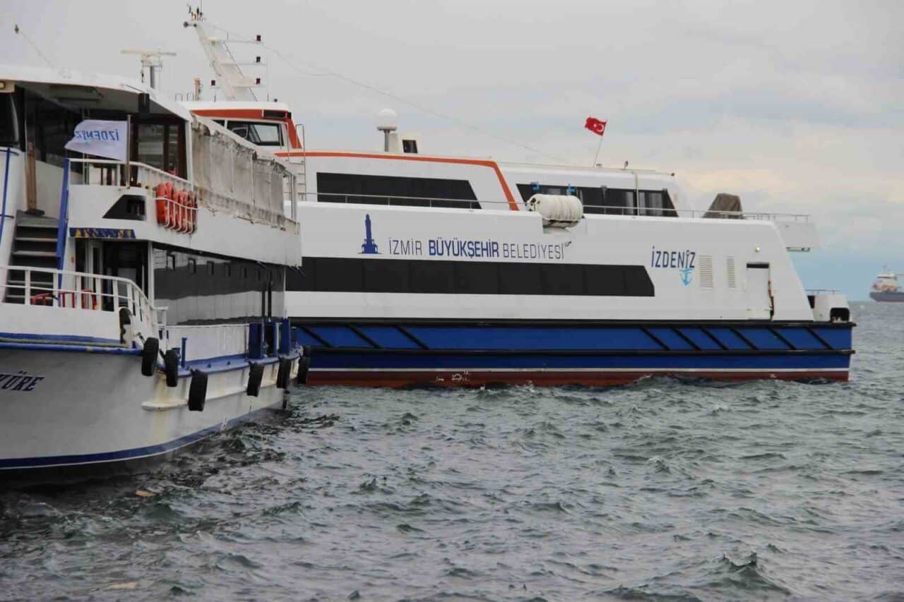 İzmir Valiliği, 22 Mart 2025'te Gündoğdu Meydanı'ndaki Nevruz kutlamaları sırasında