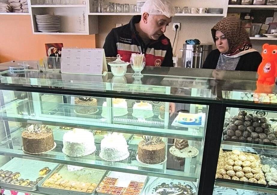 Altıntaş’ta Gıda Ürünleri Üzerine Denetim Yapıldı Kütahya'nın Altıntaş ilçesinde, İlçe Tarım ve Orman Müdürlüğü ekipleri, Ramazan