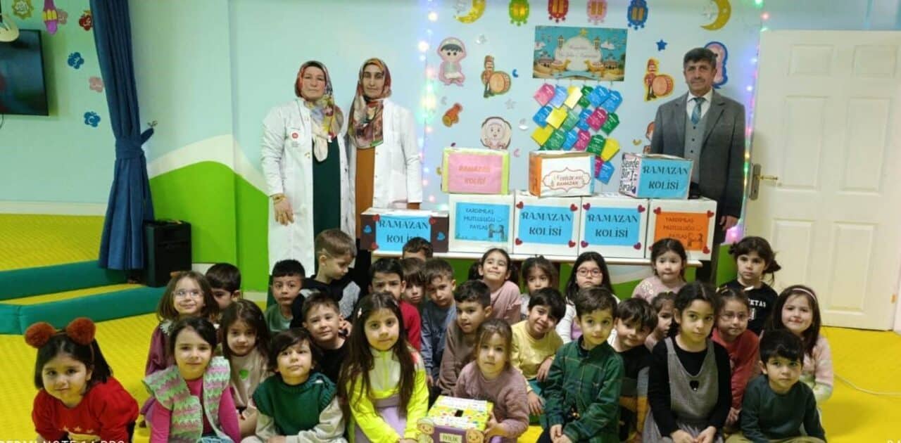 Anamur'daki Akdeniz Camii 4-6 Yaş Kur’an Kursu öğrencileri, ihtiyaç sahiplerine