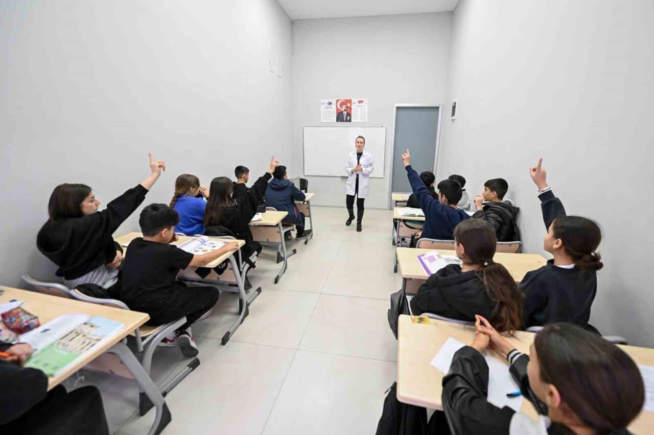 Mersin Büyükşehir Belediyesi, Anamur'da öğrencilere ücretsiz YKS ve LGS hazırlık