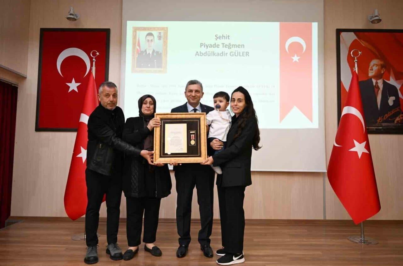 Antalya'da Vali Hulusi Şahin, iki şehit ailesi ile beş gaziye