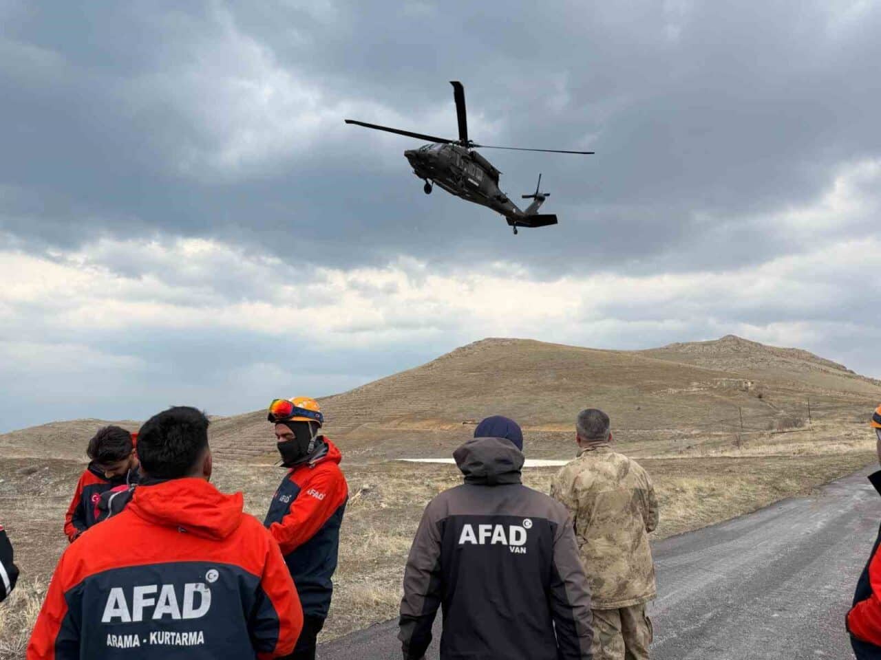 Van’ın Gevaş ilçesindeki Artos Dağı’na tırmanan 11 dağcı, iniş sırasında