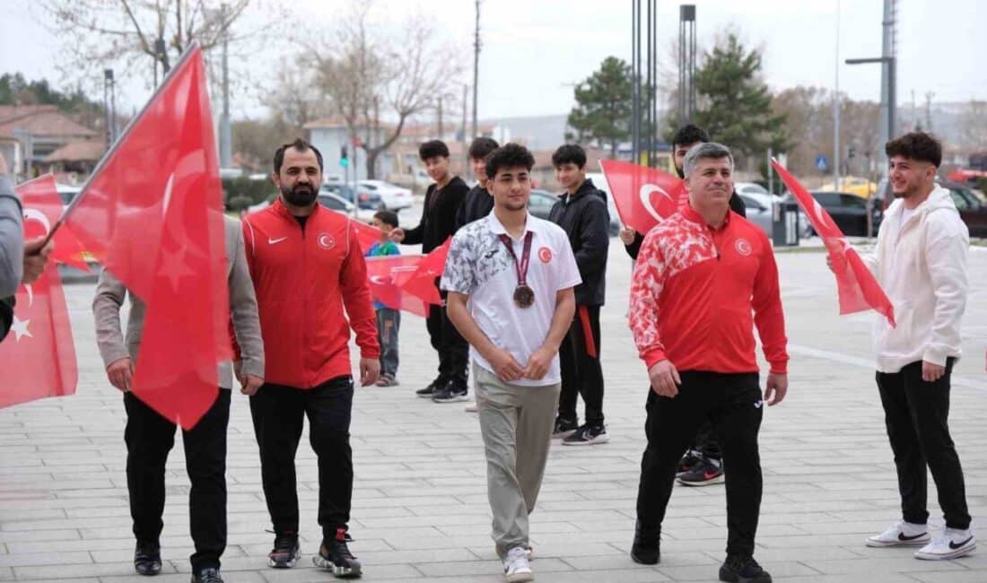 Bekir Keser, U23 Avrupa Güreş Şampiyonası’nda Bronz Madalya Kazanarak Çorum’da Mehter Takımı ile Karşılandı Çorumlu güreşçi Bekir Keser, Tiran'daki U23 Avrupa Güreş Şampiyonası'nda bronz