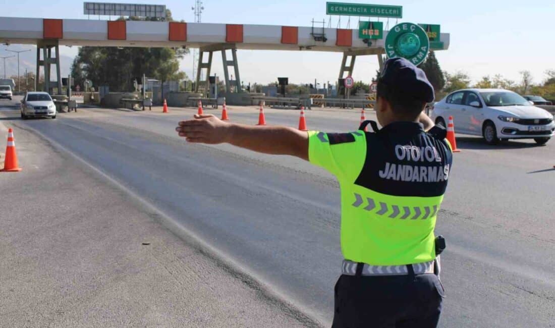 Aydın’daki Otoyol Kontrolünde 5 Düzensiz Göçmen Yakalandı Aydın'ın Germencik ilçesinde otoyol kontrolünde M.Y. yönetimindeki araçta 5 düzensiz