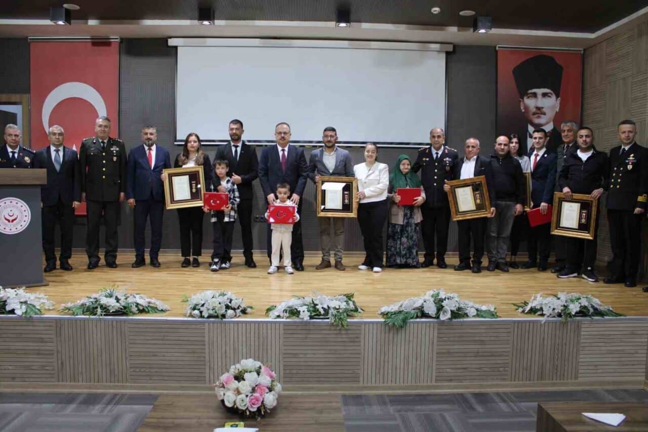 Aydın'da düzenlenen törende, Cumhurbaşkanı Recep Tayyip Erdoğan adına Vali Yakup