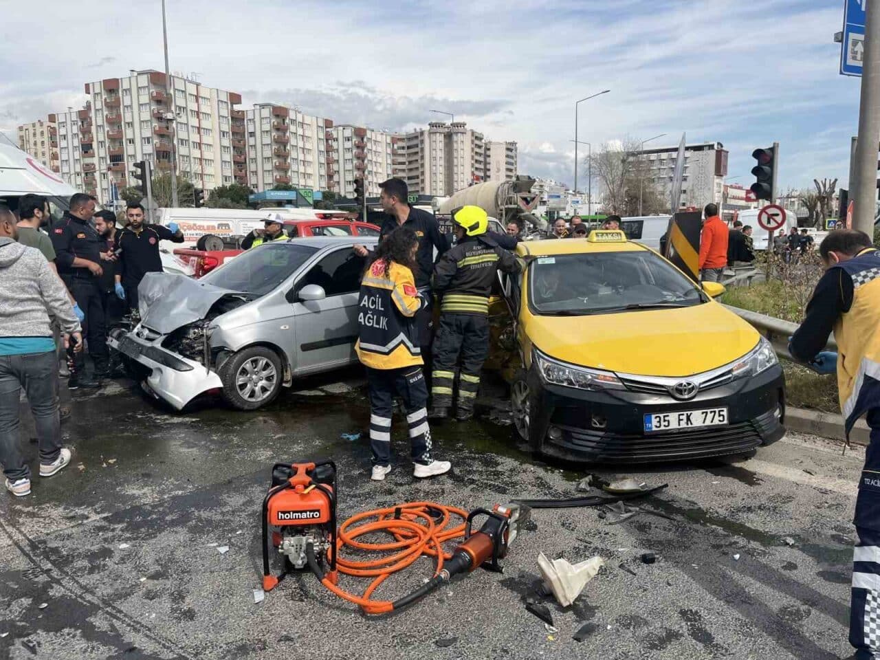 Aydın’ın Efeler ilçesinde taksi ve otomobilin çarpışması sonucu G.K. ve