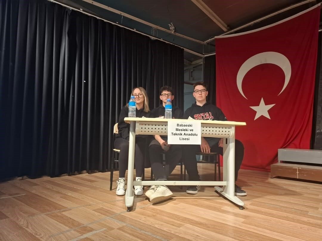 Kırklareli'nin Babaeski ilçesinde düzenlenen liseler arası münazara etkinliğinde, Babaeski Mesleki