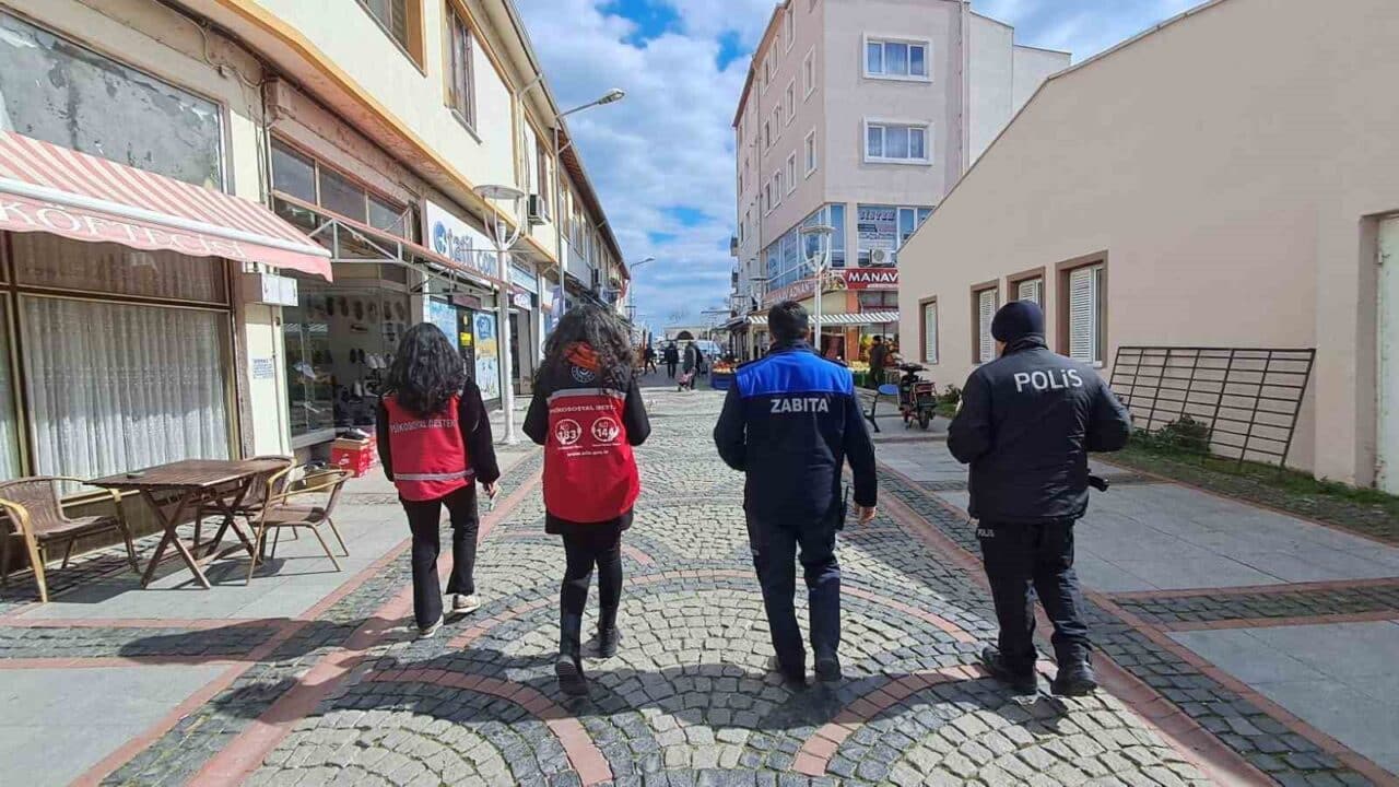 Kırklareli'nin Babaeski ilçesinde 'Çocuklar Güvende Programı' kapsamında, polis ve sosyal