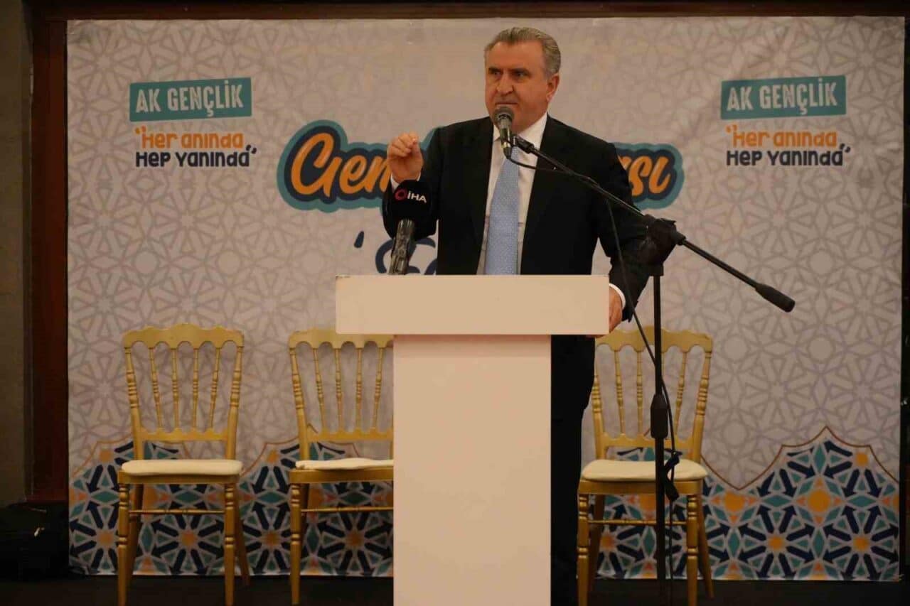 Gençlik ve Spor Bakanı Osman Aşkın Bak, Edirne'de gençlerle iftar