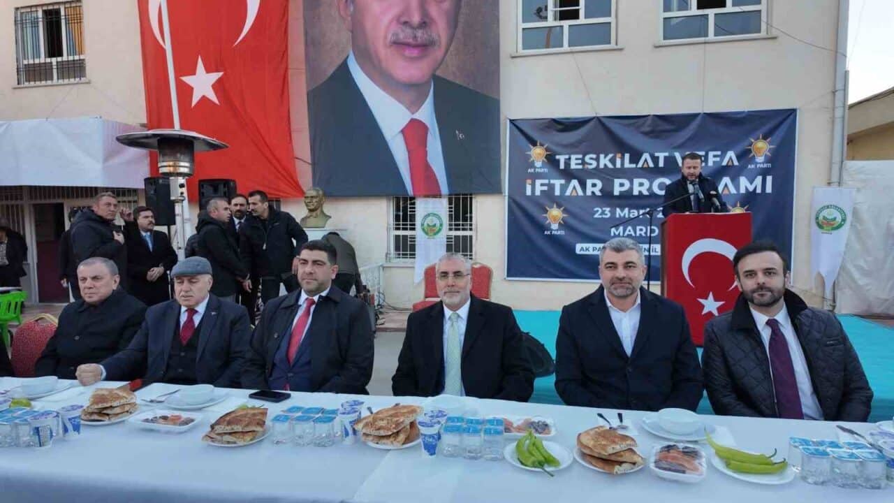 Çalışma ve Sosyal Güvenlik Bakanı Prof. Dr. Vedat Işıkhan, Mardin'de