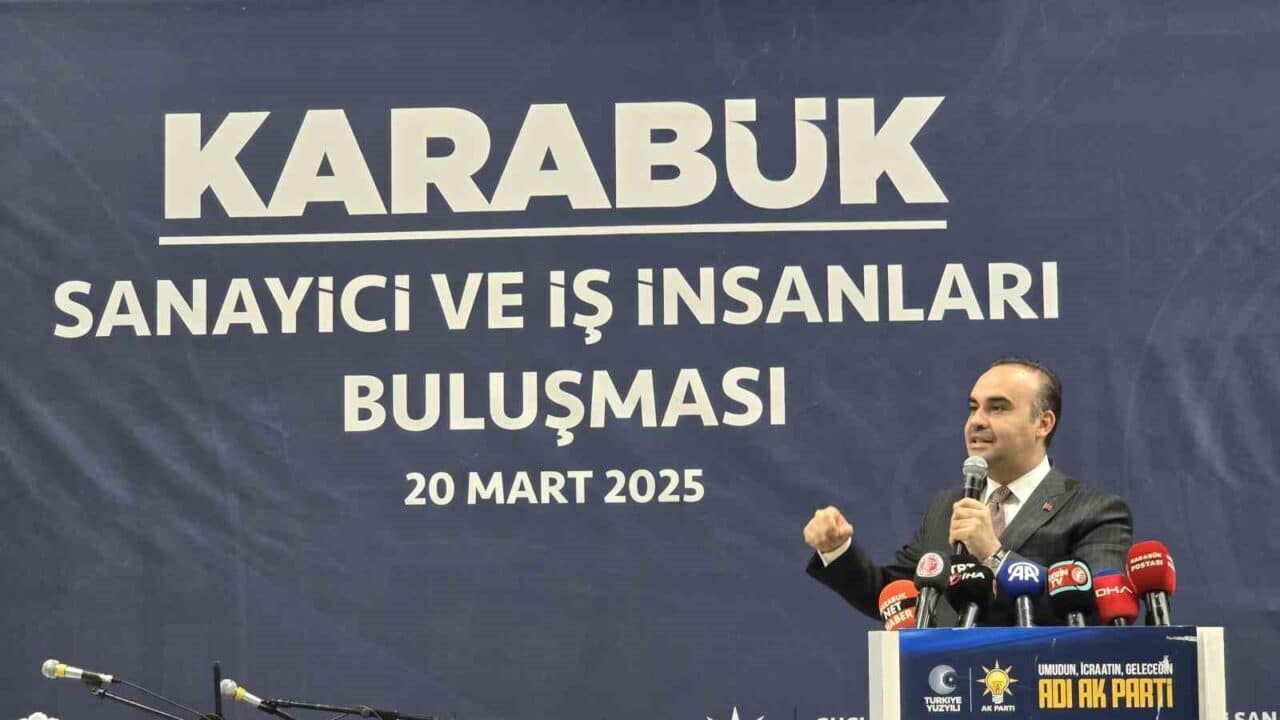 Sanayi ve Teknoloji Bakanı Mehmet Fatih Kacır, Karabük'te düzenlenen iftar