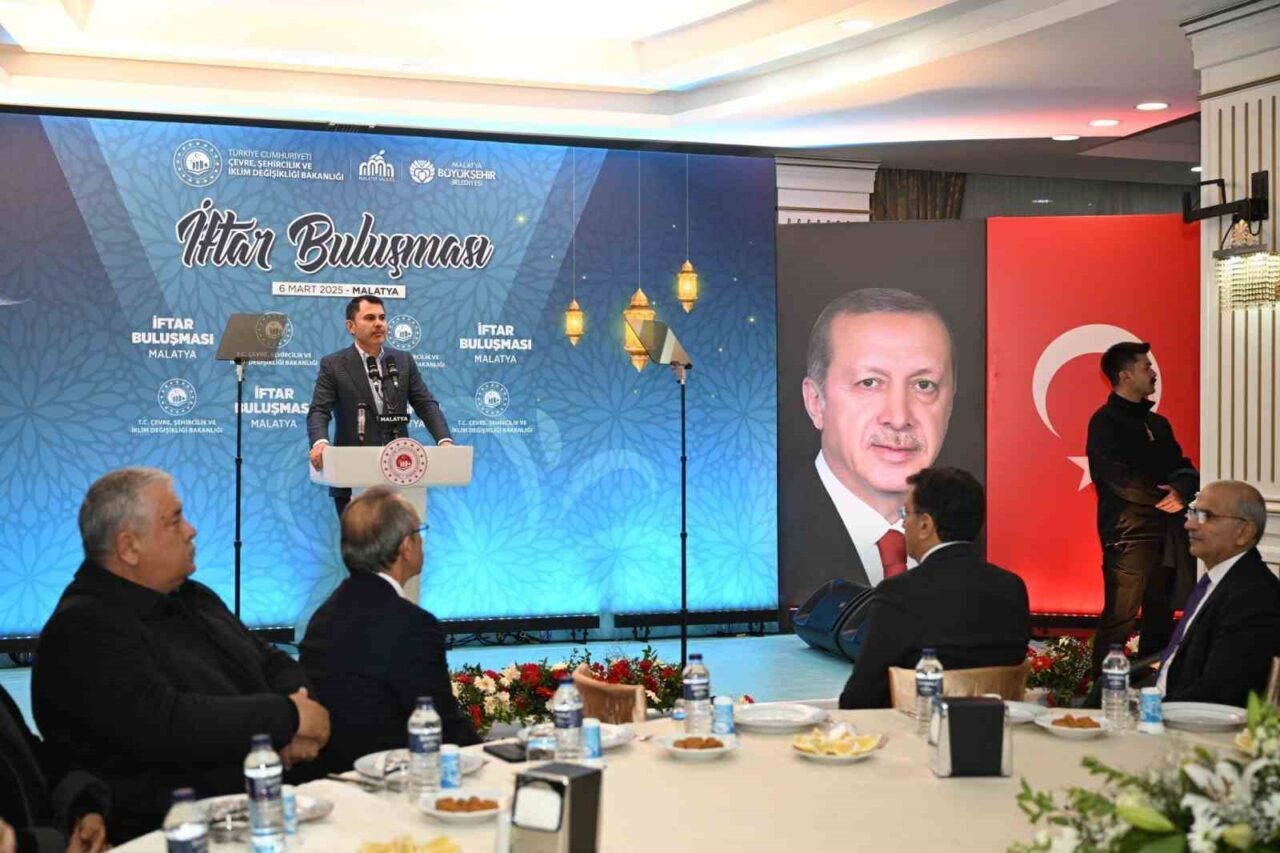 Çevre, Şehircilik ve İklim Değişikliği Bakanı Murat Kurum, deprem bölgesindeki