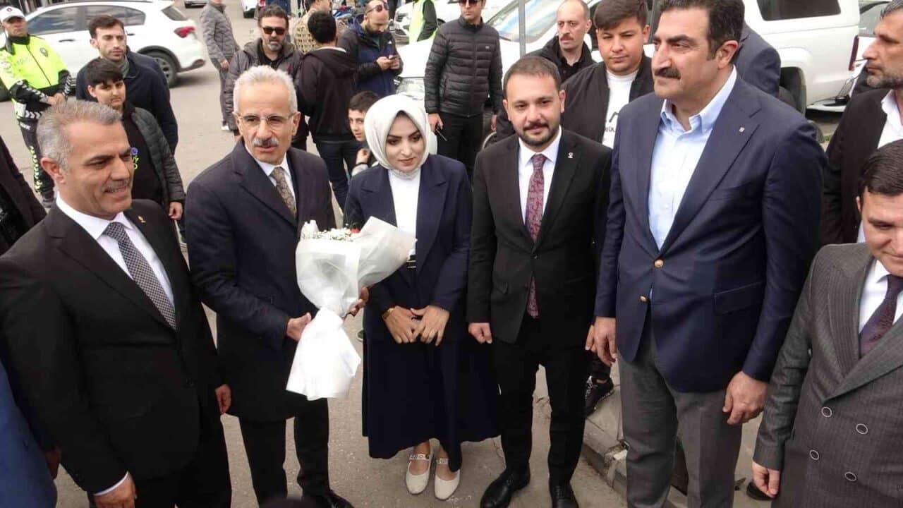 Ulaştırma ve Altyapı Bakanı Abdulkadir Uraloğlu, Batman'daki AK Parti İl