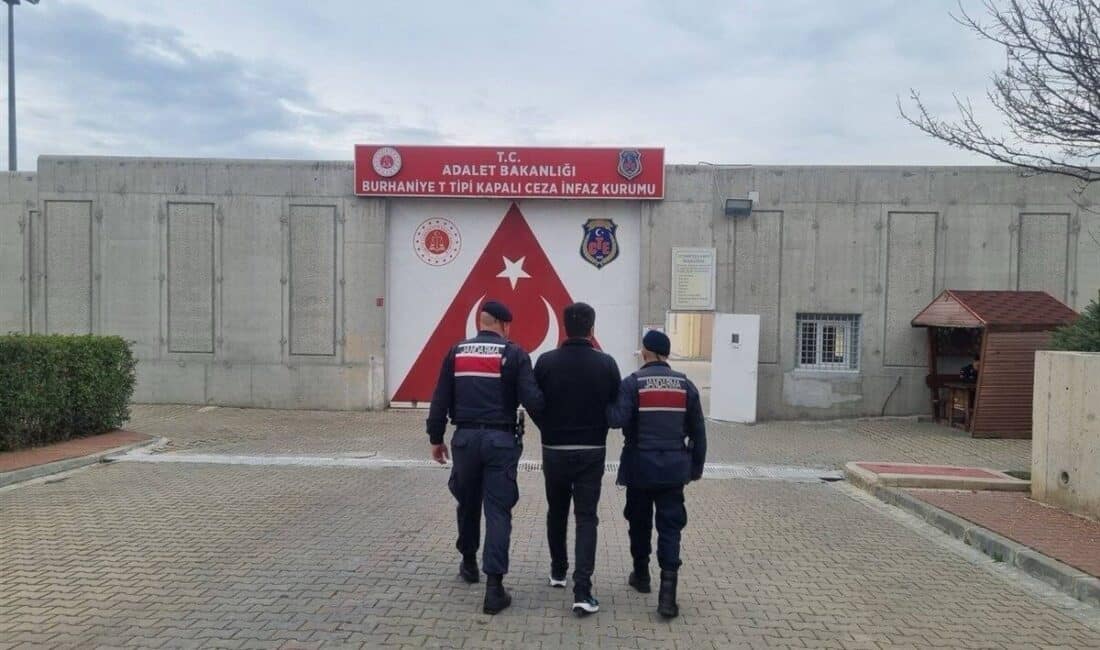 Balıkesir’de 18 Yıl Hapis Cezası Olan Şahıs Jandarma Tarafından Ele Geçirildi Balıkesir'de 18 yıl hapis cezası bulunan Ç.Ö. (33), jandarma ekipleri