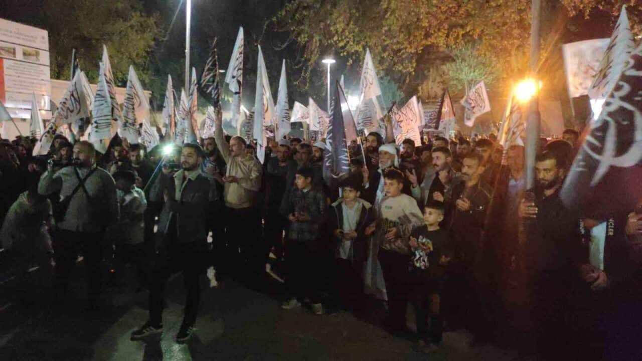 Kadir Gecesi'nde Balıklıgöl platosunda toplanan binlerce kişi, Gazze için dua