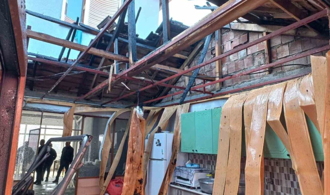 Bandırma’da Bir Evde Çıkan Yangın, İtfaiye Ekiplerinin Hızlı Müdahalesiyle Kontrol Altına Alındı Balıkesir'in Bandırma ilçesinin Gölyaka Mahallesi'ndeki bir evin kalorifer dairesinde çıkan