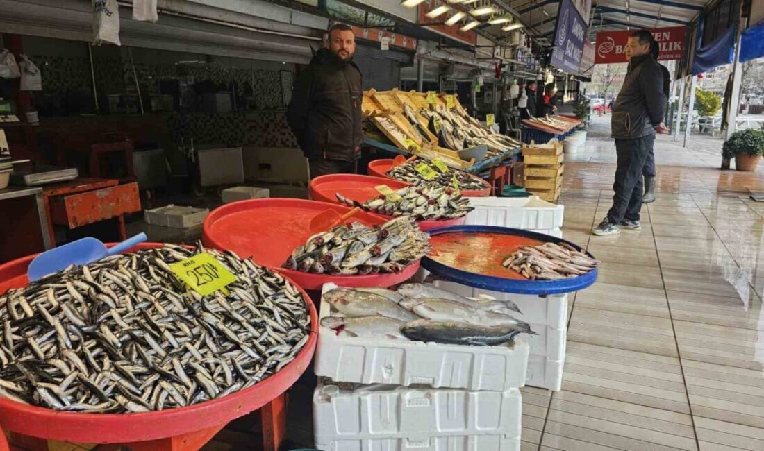 Balıkesir’de Ramazan’da Tezgâhlarda Balık Bolluğu Varken İlgi Azaldı Bandırma'daki balıkçı esnafı Ramazan ayında satışların düştüğünü belirtiyor. Ramazan'da balık