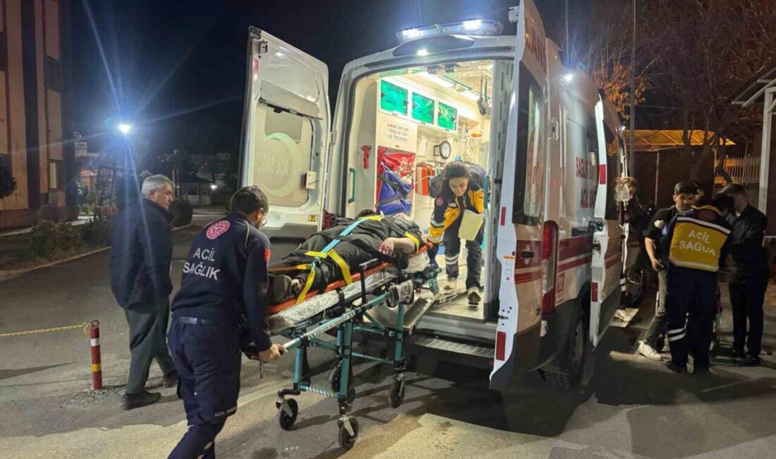 Kahta’da Trafik Kazası: İki Motosiklet Çarpıştı, Üç Kişi Yaralandı Adıyaman'ın Kahta ilçesinde baraj yolunda meydana gelen motosiklet kazasında M.S.