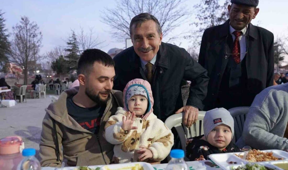 Tepebaşı Belediye Başkanı Ahmet Ataç, Sakintepe’de Ramazan İftarı Programında Mahalle Sakinleriyle Buluştu Tepebaşı Belediye Başkanı Dt. Ahmet Ataç, Sakintepe Mahallesi'nde düzenlenen iftar